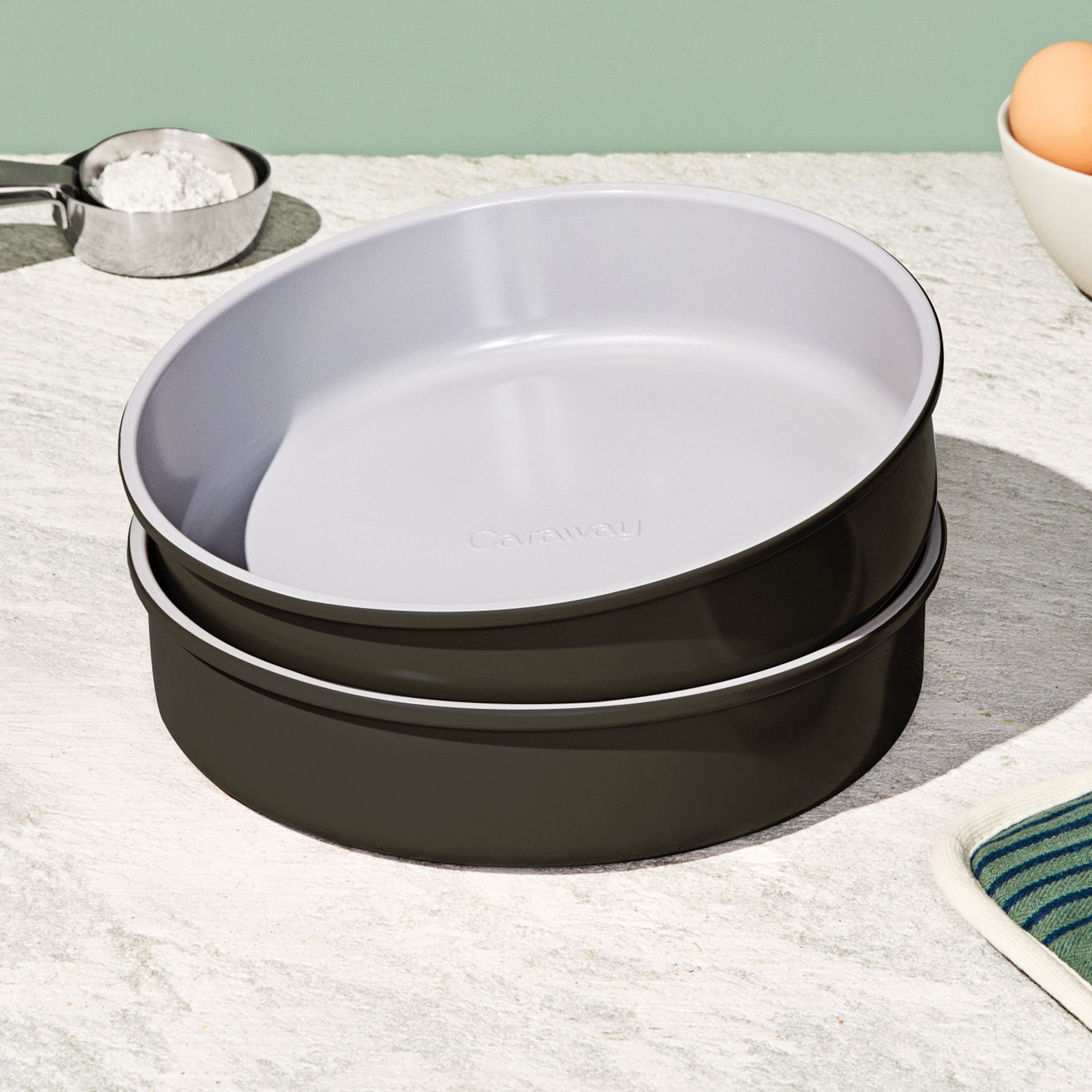 9" Circle Pan Duo In Black | Non-Stick, Non-Toxic, Easy To Clean, Scratch Resistant Ceramic Bakeware | Oven Safe & Durable | Caraway